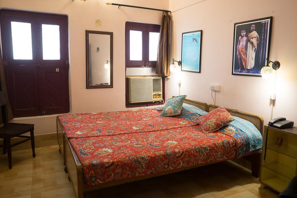 Brown Bread Bakery Guest House Varanasi Exteriör bild